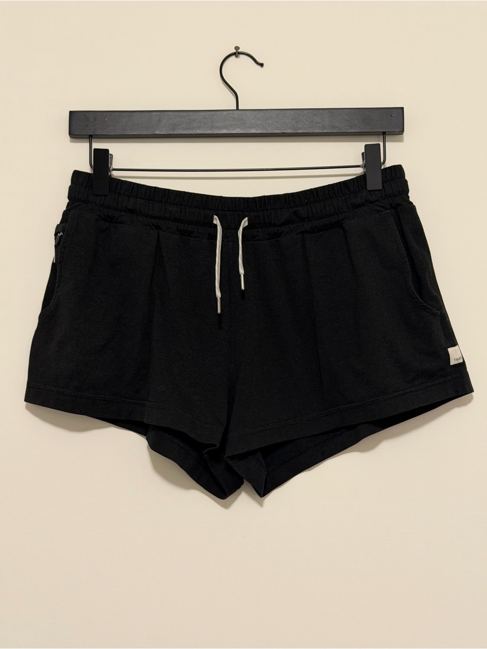 Vuori Black Halo Performance Shorts Athleisure Casual Stretch Dreamknit *READ*